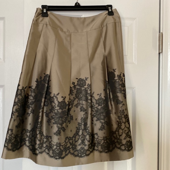 Ann Taylor skirt size 2, like new - Picture 1 of 1